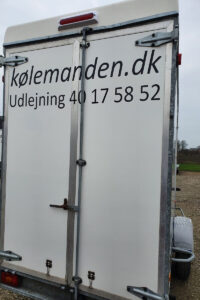 Koelemandens store flyttetrailer med doere - set bagfra.