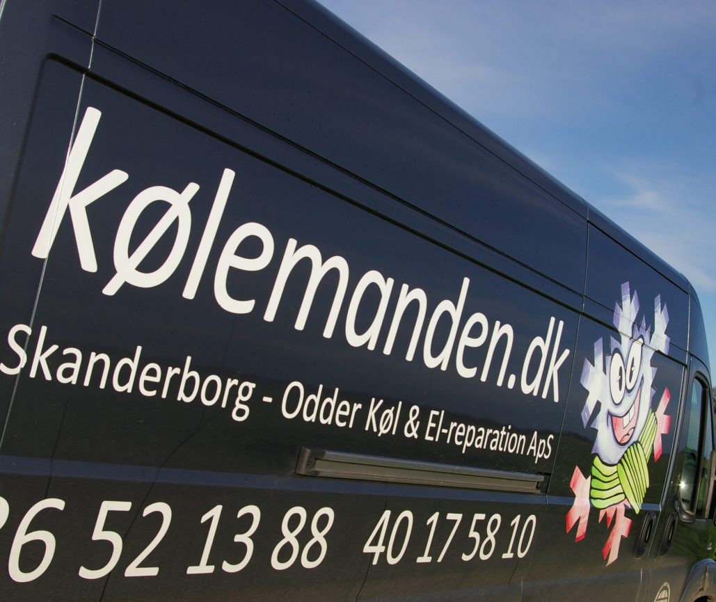 Praktisk info på Kølemandens firmabil